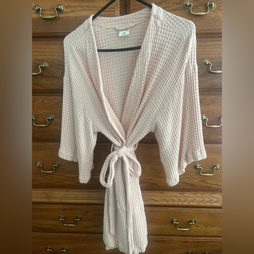 SOMA pink short robe. Waffle weave.